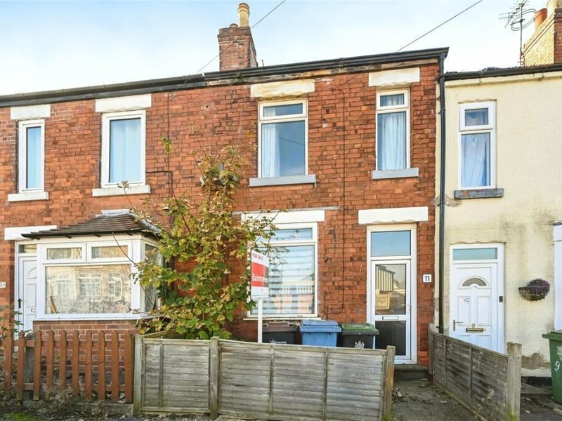 A mid-terrace property in a convenient area of Mansfield, offering easy access to local shops, amenities, schools, and excellent public transport links. It presents an ideal investment opportunity as the property is currently let out for 700 PCM