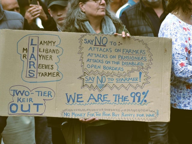 Some protestors called for the Prime Minister to resign.
