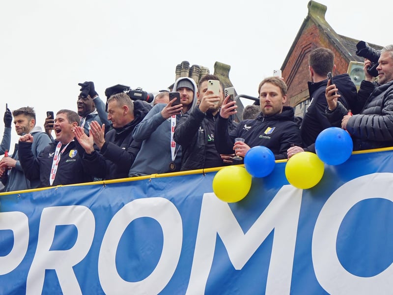 Crowds packed into Mansfield town centre this afternoon to salute their heroes.