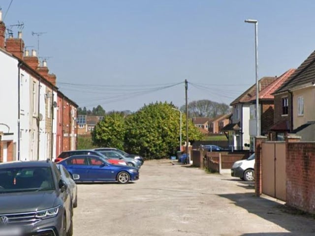 Houses in Harwood Place had an average price of £87,000 from three sales.
