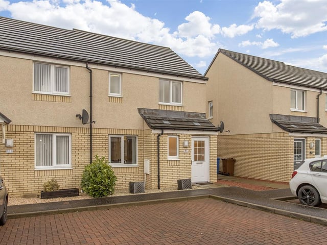 3 bedroom end terraced house in Bathgate.
Average house price in West Lothian - £173,455.
