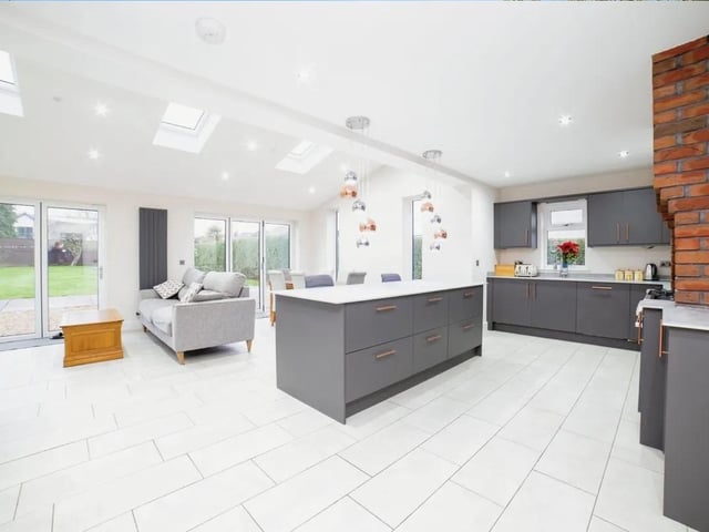 A stunning kitchen open plan to the living/dining area. Having a beautiful central island and integral appliances such as a dishwasher, double oven, 5 ring hob and sink with drainer.