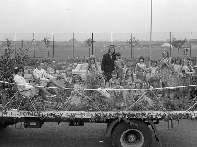 Can you spot any familiar faces on this float from 1972?