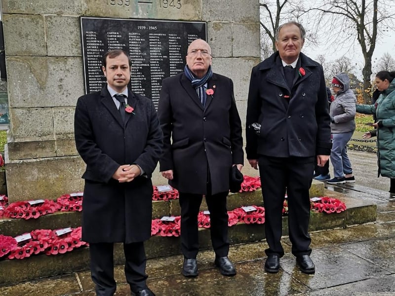 Coun Lee Waters, John Wilmott and Gordon Mann laid a wreath at the Hucknall cenotaph in Titchfield Park