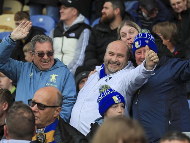 A sloppy Mansfield Town were well beaten by Reading on Easter Monday.