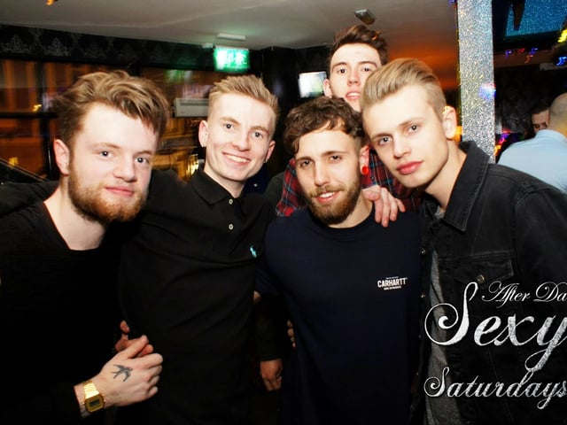 There's a photobomber on the loose