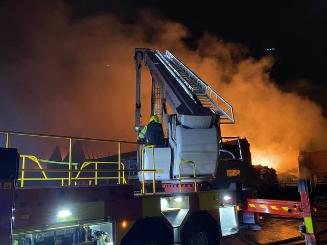 The fire at Savanna Rags in Mansfield has been burning through the night.