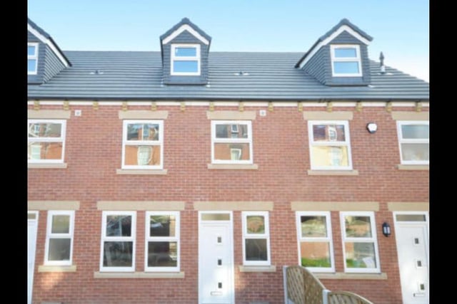 Backed by the government’s help to buy scheme, this would make a great first property for a new family. The house is found in a property development site called 'The Green', which is a collection of seven town houses just 1.4 miles and less than a 10 minute drive from the heart of Leeds City Centre.  199,950 GBP