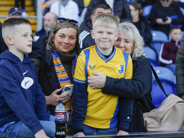 A Will Evans double helped Mansfield Town make it five League One wins in a row.
