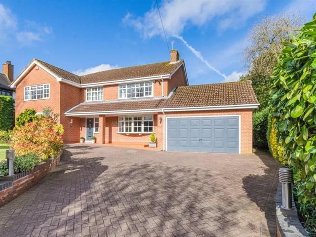This 4 bed detached house in Orchard Lodge, High Oakham Road, Mansfield is on the market for £700,000 and offers luxury accommodation over 2334 Sq Ft