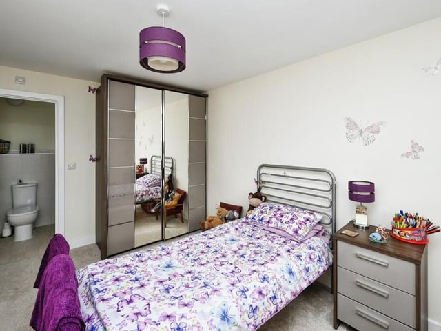 As you can see, there is space for a wardrobe in the child's room, as well as access to an en suite.