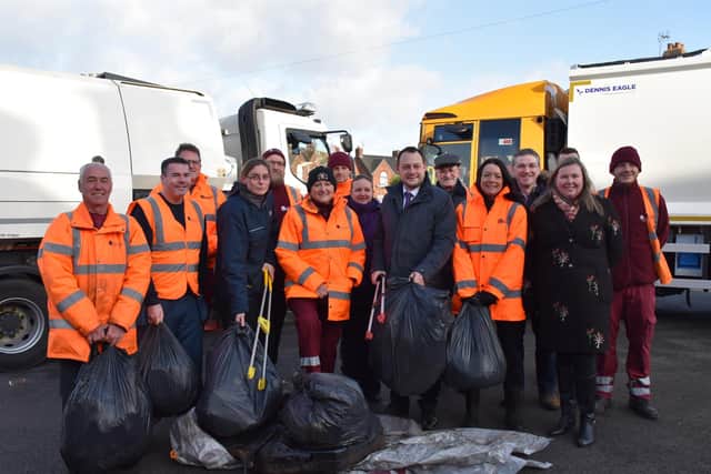 Ashfield District Councillors Helen-Ann Smith,Jason Zadrozny, Samantha Deakin, Matthew Relf and council officers help collect bagged side waste.