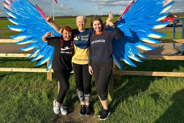 Brave Slimming World members ready to jump out of a plane! (Photo by: Cheryl Broughton)