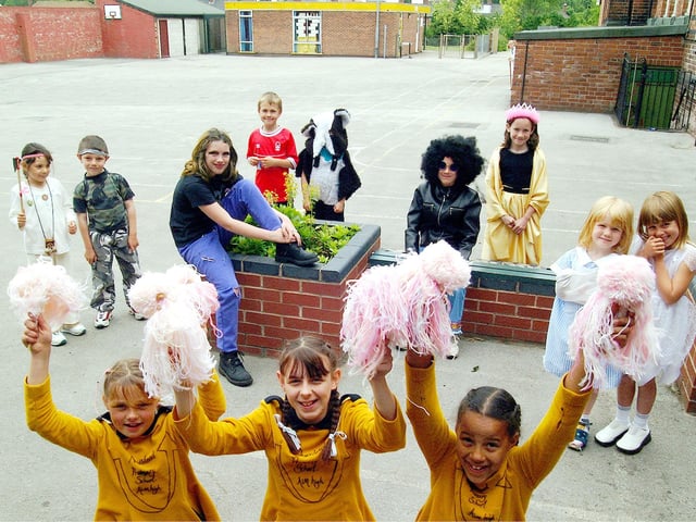 Newstead School Pupils in 2001