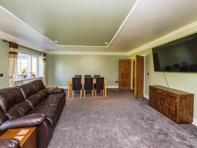 We open our photo gallery of the Mansfield Road property by taking a look at the large lounge/diner. Carpeted throughout, it has uPVC double-glazed windows overlooking the back of the house.