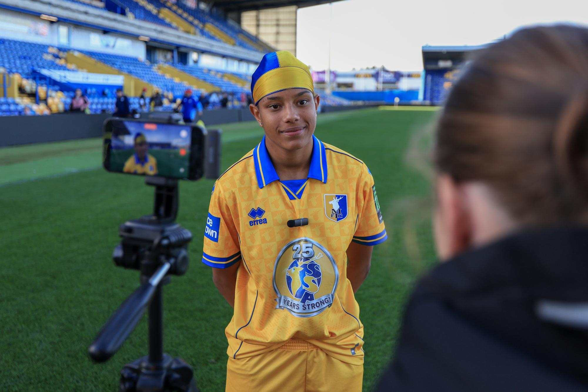 Millie Mellors feiert ein „unbeschreibliches“ Siegtor, das Mansfield Town ...