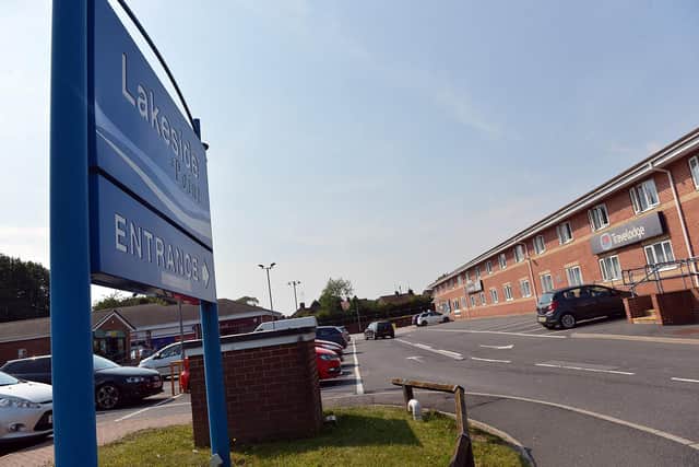 Two homeless men have been helped out by the community after losing all their belongings in a fire. It took place outside the Travelodge on Mansfield Road.