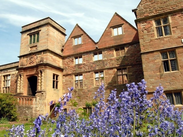 The Secret World of Polly Flint: The 1987 TV series was filmed at Ollerton's Rufford Abbey and the nearby village of Wellow. The abbey was the setting for Helen Cresswell's 1984 children's book of the same name.