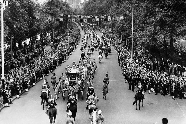 The royal carriage of Queen Elizabeth II passes along Victoria Embankment on its way to Westminster Abbey, on June 2, 1953, during the ceremony of coronation of the Queen. (Photo by INTERCONTINENTALE / AFP) (Photo by -/INTERCONTINENTALE/AFP via Getty Images)