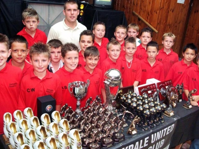 Quarrydale Utd U11s pictured at their presentation evening where Mansfield Town captain Jake Buxton was on hand to present the trophies to the league champions in 2007