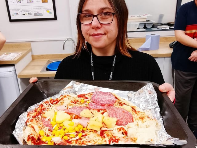 Denise Elliott with her finished pizza