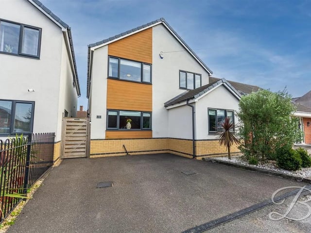 Located in the heart of Warsop, this detached four-bedroom home welcomes you with a sense of space and calm. From the moment you step inside, the generous proportions and soft, neutral decor create an inviting atmosphere that flows through every room. Perfect for couples, families who are wanting to move straight in