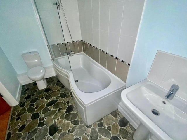 A second shot of the bathroom, which can only be described as squeaky clean.