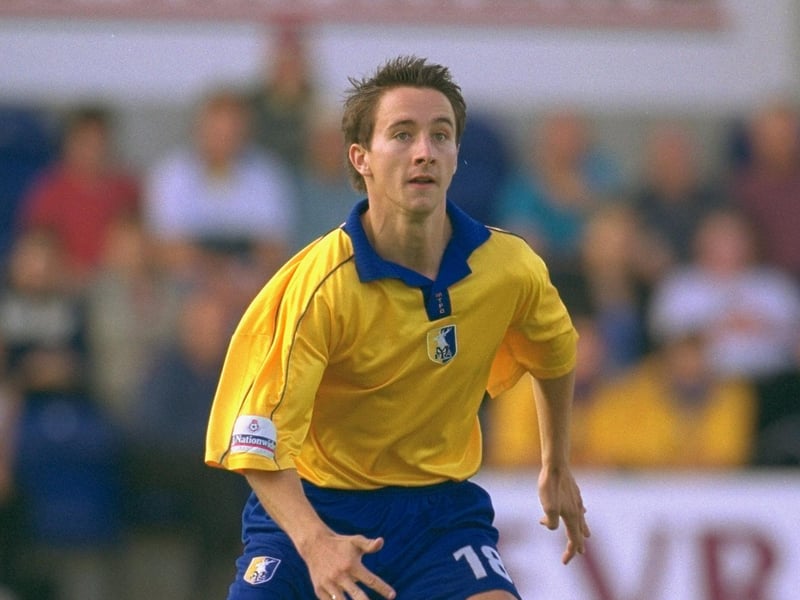 A sponsor-free Mansfield Town shirt. Do you prefer this type of shirt or is it dull and boring?