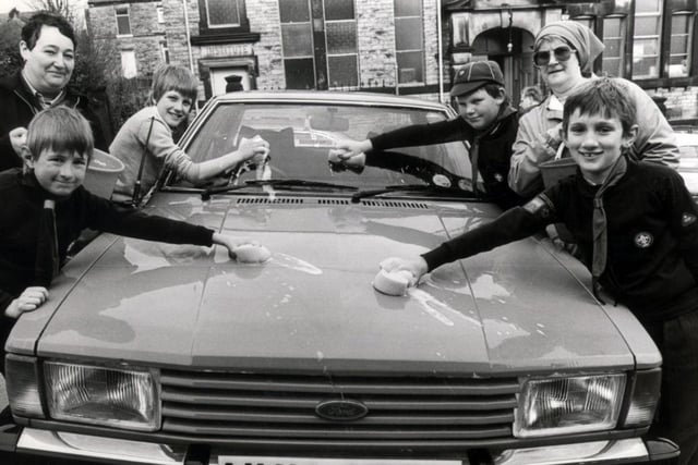 Scouts washing cars in Walkley in 1985.