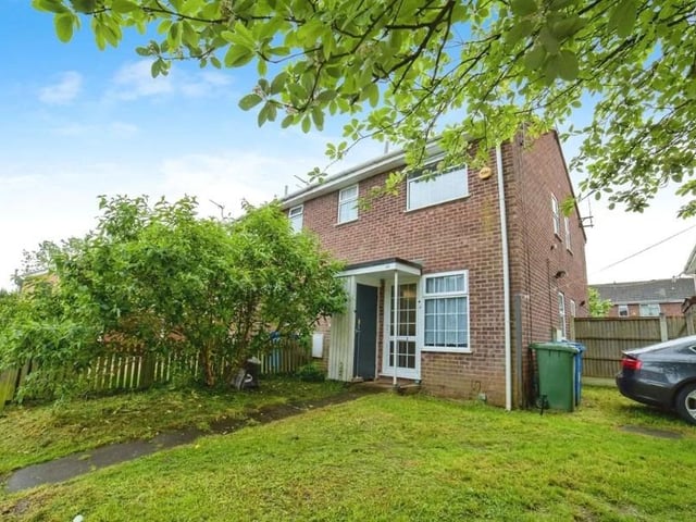 This 1 bed semi-detached house in Rowan Close, Forest Town, Mansfield is on the market for £80,000 and is perfect for first time buyers with no onward chain