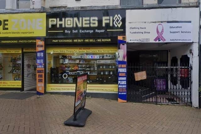 A more up-to-date photo of the Leeming Street building, with the Phones Fix and Vape Zone stores on the ground floor. (PHOTO BY: Google Maps)