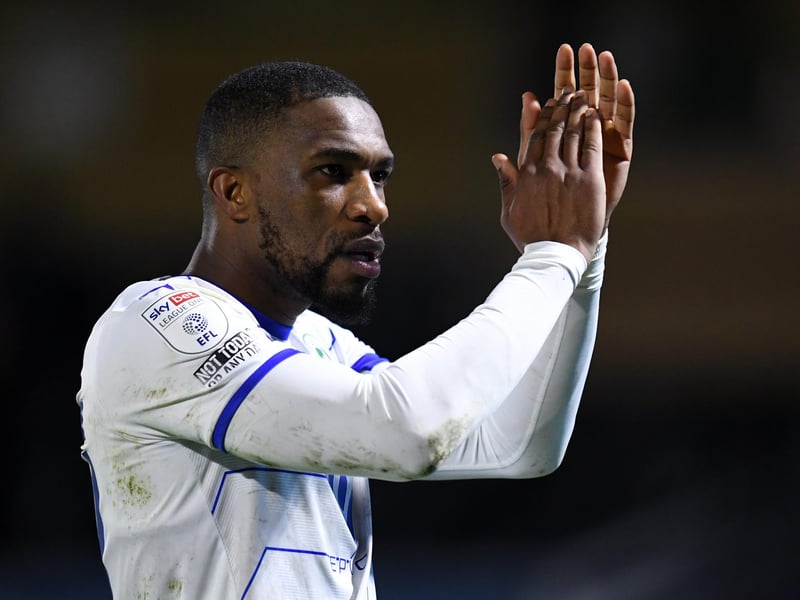 Former Nottingham Forest and Wigan Athletic defender Tendayi Darikwa has joined Lincoln City on a one-year deal.