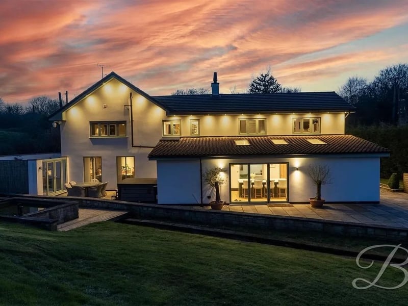 The property provides an idyllic escape from the pace of everyday life while still delivering refined, modern living.