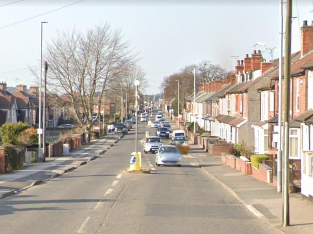 In Kirkby Larwood & Kingsway MSOA, the estimated average household income before tax was £40,300.