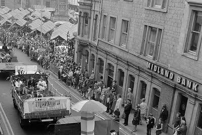 Another from 1972 - do you remember the carnival being this popular?