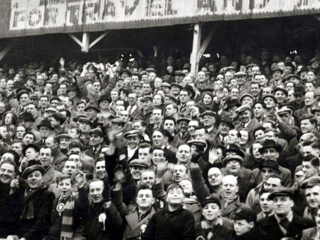 Mansfield Town's best ever crowd of 24,467 was set against Nottingham Forest in the FA Cup 3rd round on 10th January 1953.