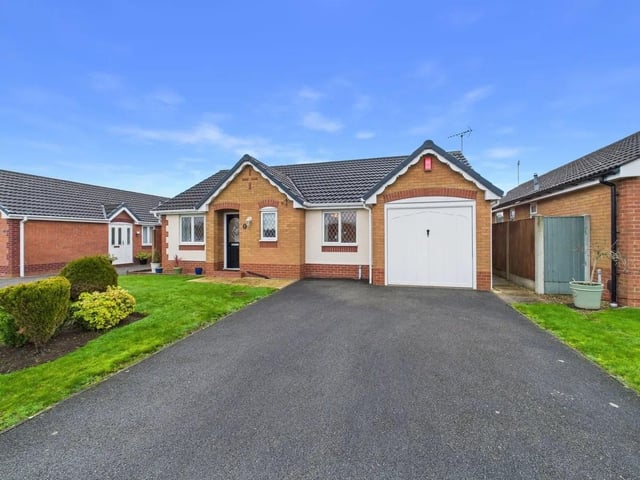 This well presented detached bungalow offers comfortable and versatile single-storey living, and is available with no upward chain. The property features a spacious lounge with patio doors that open into a bright conservatory, a stunning kitchen and three spacious bedrooms.  Externally, the property boasts excellent outside space, ideal for those who enjoy spending time outdoors.