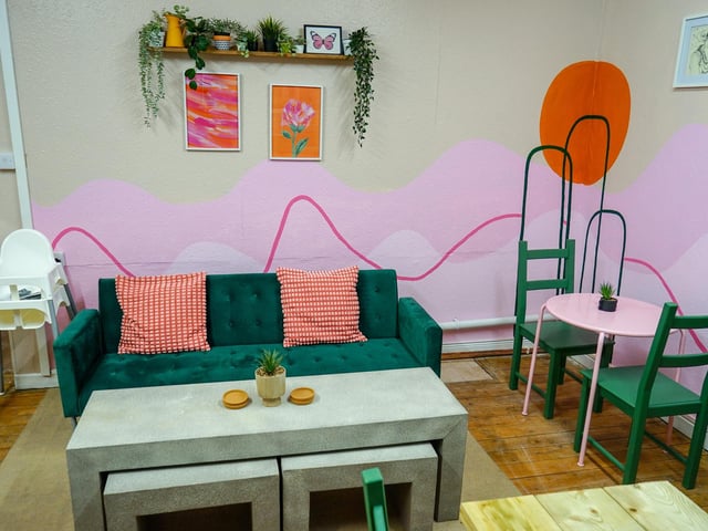 The colour scheme consists of mainly pink and green, complemented with shades of grey, orange, and beige which provide an eclectic earthly vibe. The house style and colours of Yums are felt within.
