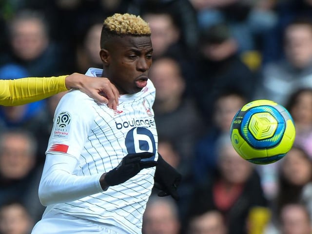 Lille striker Victor Osimhen has opened the door to a move to Manchester United or Arsenal as he stalls on an offer from Napoli. (Football Italia vs Daily Express)