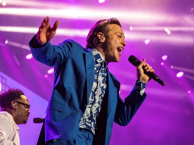 In 2017, Olly came to the popular venue and performed his pop hits. Songs like Troublemaker and Dance With Me Tonight had audiences on their feet. Photo taken of Olly Murs recently performing at August 2023 bank holiday weekend at Scarborough Open Air Theatre.