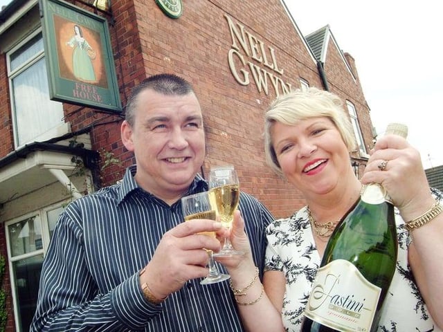 David Hemmings and Sandra Ross, landlord and lady of the Nell Gwyn on Sutton Road, Mansfield.