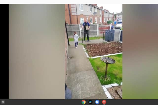 Eva sees the police officers