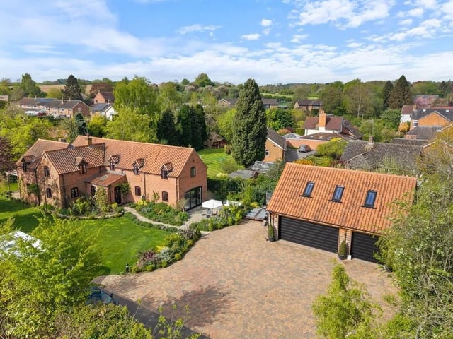 Tucked away down a private lane just off Westgate, moments from Holy Trinity Church, Tanyard Cottage is an exceptional detached family home set within a generous 0.5-acre plot, extending to over 4,000 sq ft of beautifully finished accommodation. Homes of this calibre, offering such a rare combination of privacy, scale and central Southwell positioning, seldom come to the market.