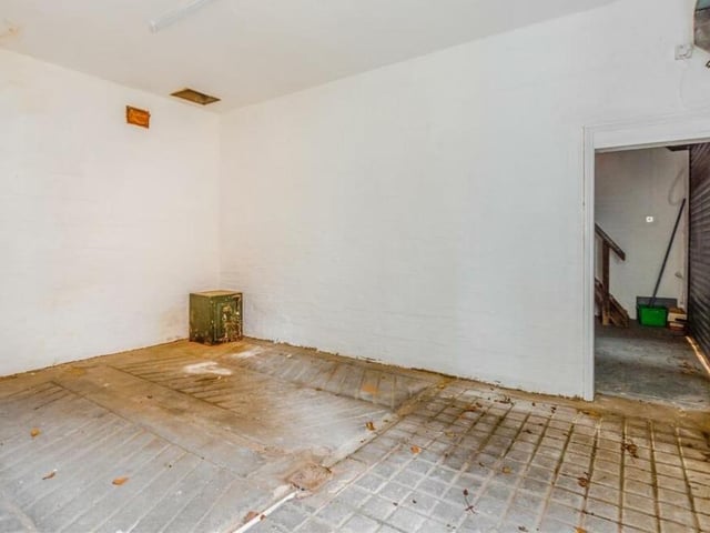 This photo gives an idea of the amount of space available inside the outbuilding.