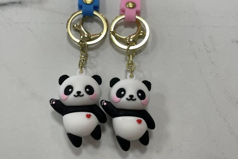 The lucky first 800 customers can choose between a pink or blue keyring.