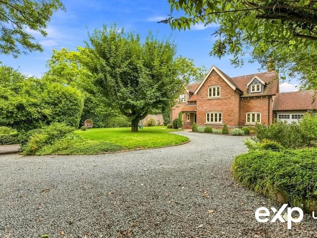 Hidden behind electric gates and surrounded by established greenery, Speckled Wood is the kind of home that feels special before you have even stepped through the front door. Private, beautifully designed and finished to an exceptional standard, this striking four-bedroom detached residence offers a rare combination of countryside seclusion, generous family living and contemporary style in the sought-after village of Eakring.