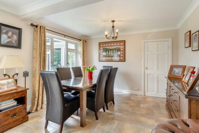 The dining room is a pleasant space, ideal for family meals or for entertaining friends.