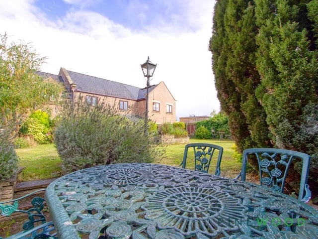 The garden boasts ample seating areas to enjoy alfresco entertaining