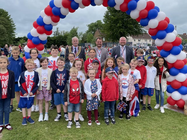 Councillors David Walters and Jason Zadrozny with headteacher Grant Worthington at Mapplewells Primary and Nursery School's Platinum Jubilee celebrations