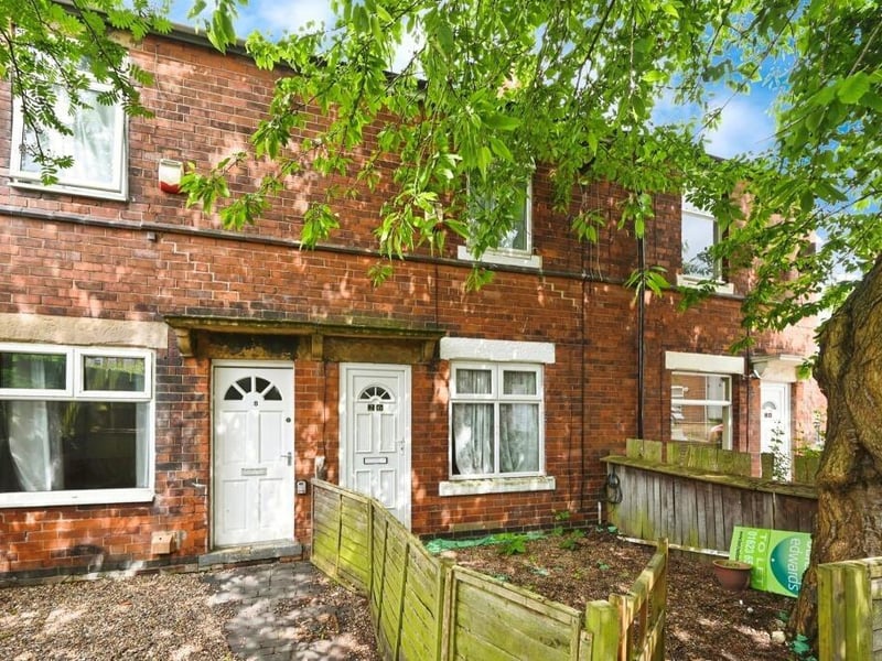 Two bedroom terraced house , on street parking & NO ONWARD CHAIN ** Low maintenance rear garden and close to Mansfield town centre.